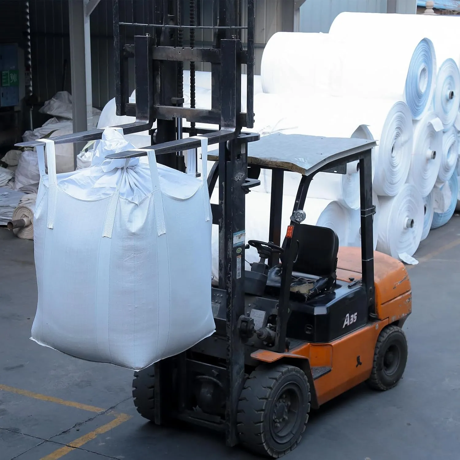 (2 packs) FIBC Bulk Bags, Container Bags, Load Capacity 2200Ib 35 "L x 35 "W x 43 "H, Woven Polypropylene Sacks, Four Fastening Hooks, Flat Bottom on Top of Trunks (r2)