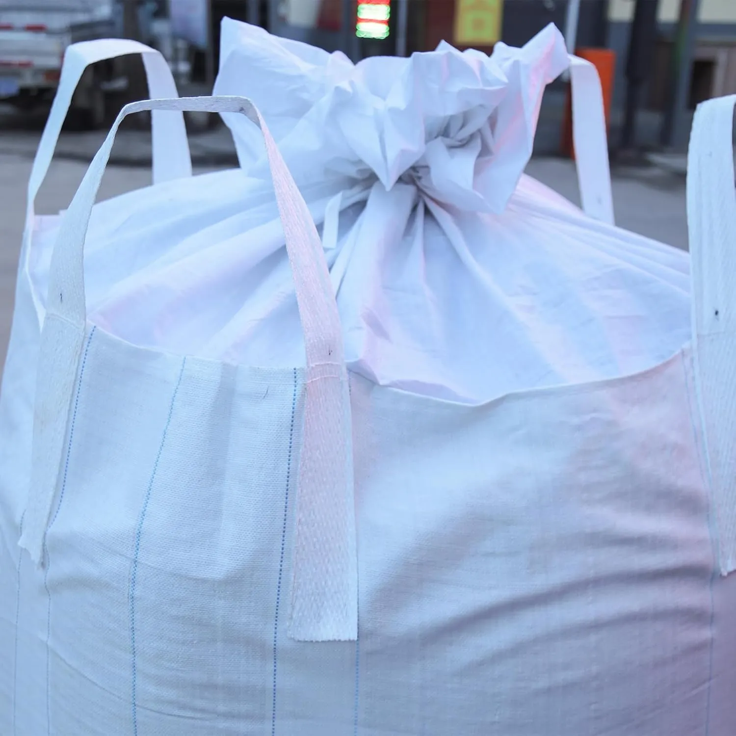 (2 packs) FIBC Bulk Bags, Container Bags, Load Capacity 2200Ib 35 "L x 35 "W x 43 "H, Woven Polypropylene Sacks, Four Fastening Hooks, Flat Bottom on Top of Trunks (r2)