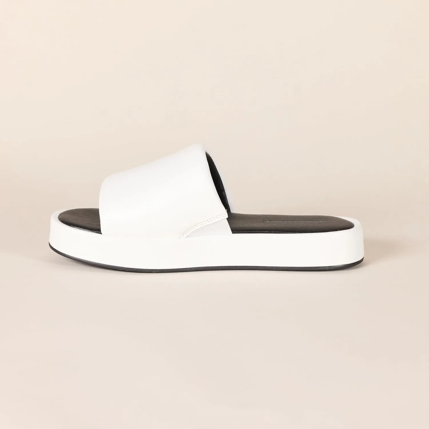 Amazon Essentials Women's Slide Flatform Sandal