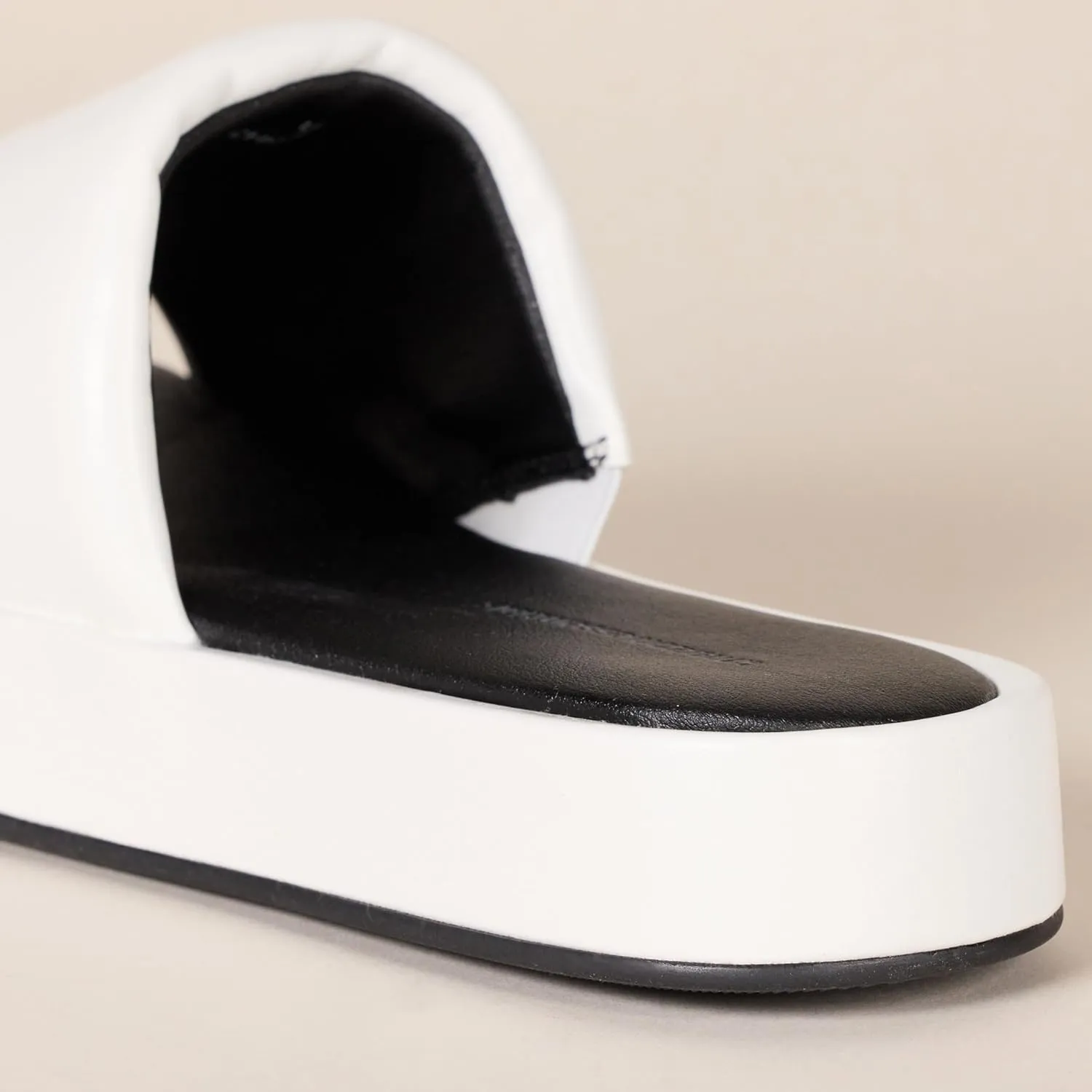 Amazon Essentials Women's Slide Flatform Sandal