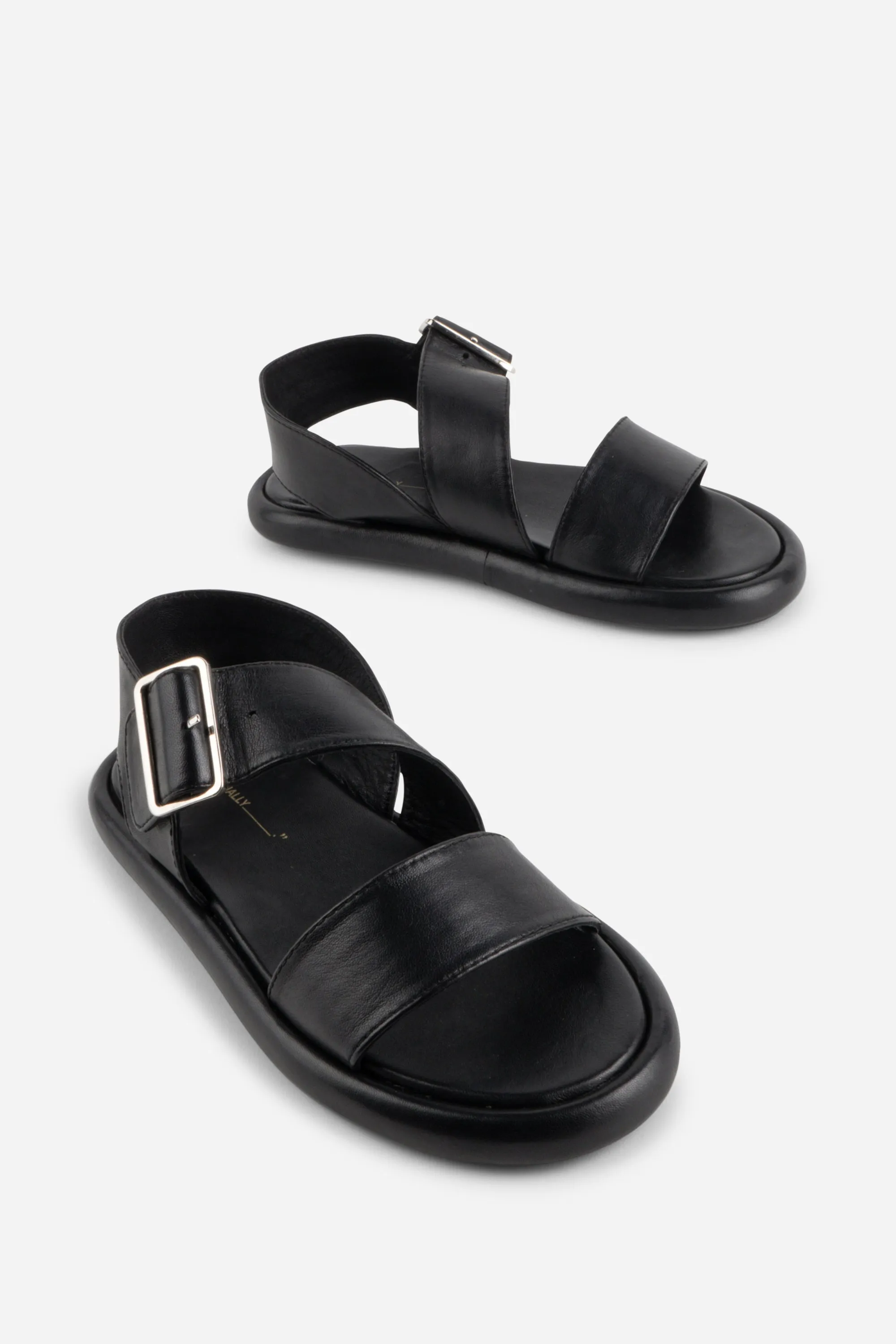 ANDREA LEATHER FLAT SANDAL