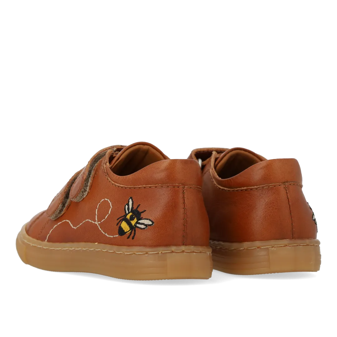 Beginner sneaker with bee embroidery