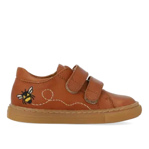 Beginner sneaker with bee embroidery