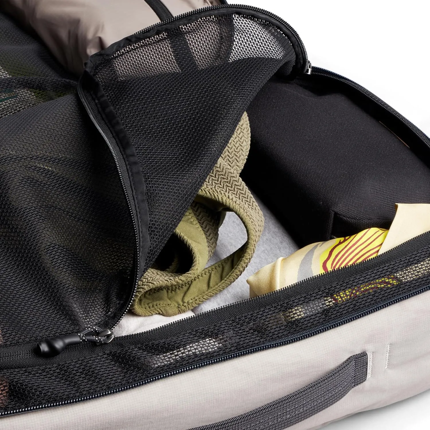 Bellroy Lite Travel Pack 30L (carry-on backpack, travel backpack for international travelers, with laptop pocket, interior packing cells and tuck-away shoulder straps) - Ash