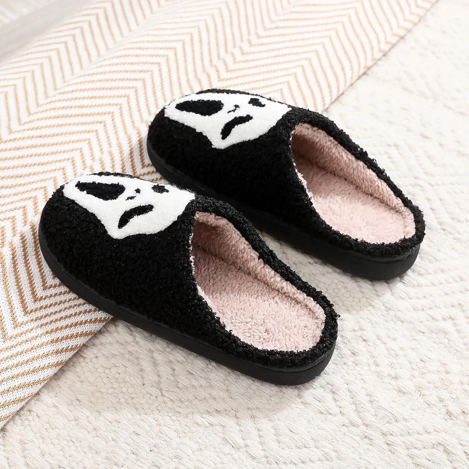 Christmas Slippers Reindeer Slippers for Women and Men Holiday Halloween Slippers Indoor Bedroom Fluffy Warm Fleece Slippers Winter Soft Cozy Home Non-Slip Soft Plush Slip-on Wool Lined House Shoes