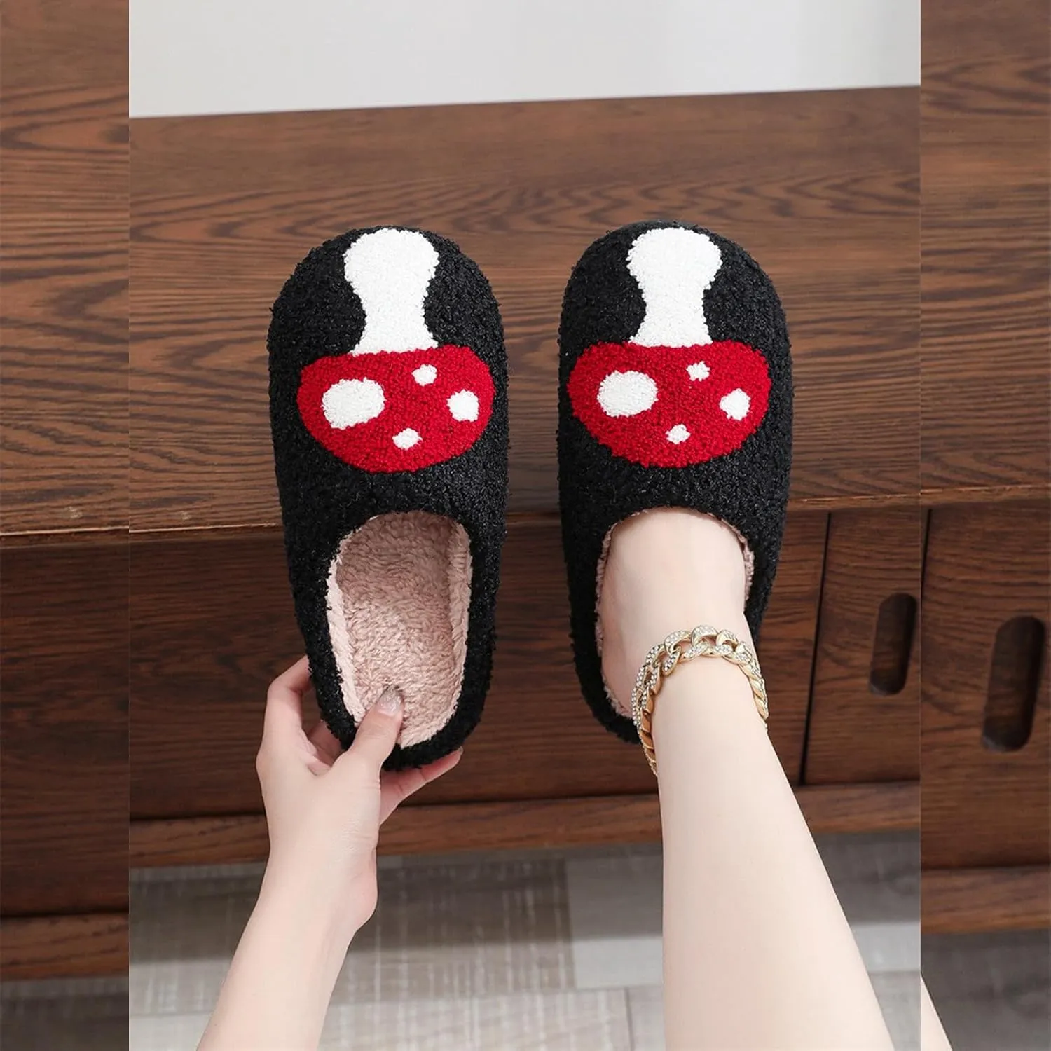 Christmas Slippers Reindeer Slippers for Women and Men Holiday Halloween Slippers Indoor Bedroom Fluffy Warm Fleece Slippers Winter Soft Cozy Home Non-Slip Soft Plush Slip-on Wool Lined House Shoes