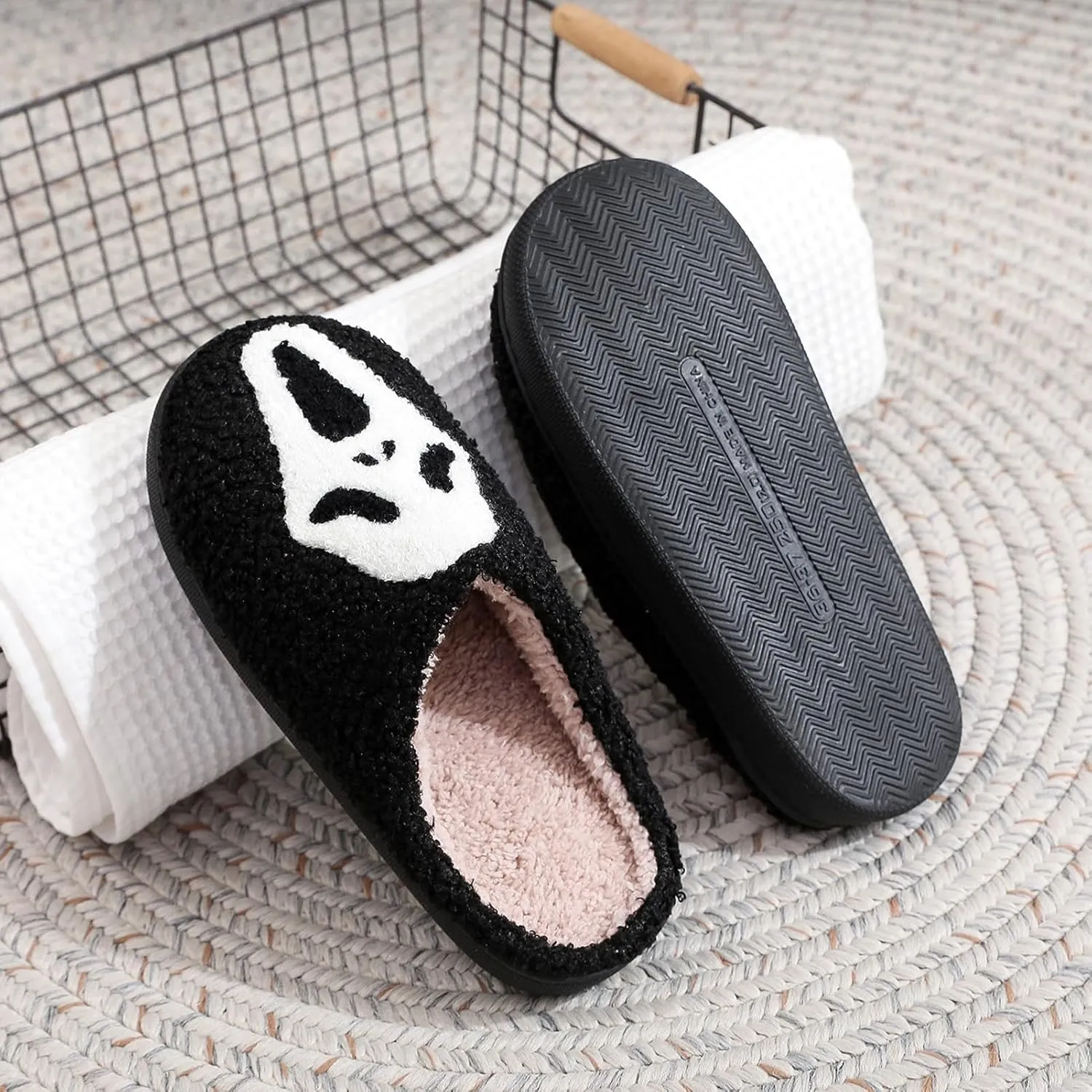 Christmas Slippers Reindeer Slippers for Women and Men Holiday Halloween Slippers Indoor Bedroom Fluffy Warm Fleece Slippers Winter Soft Cozy Home Non-Slip Soft Plush Slip-on Wool Lined House Shoes