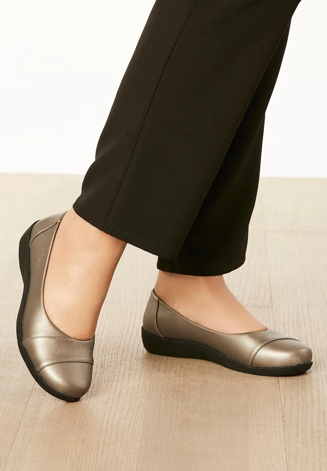 Comfortview Women's Wide Width The Gab Flat