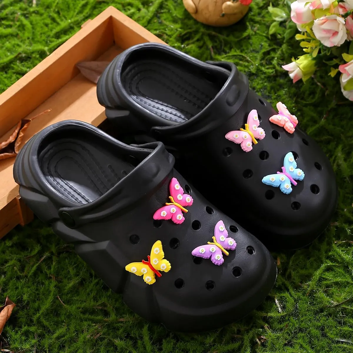 Cute Butterfly-Themed Lightweight Girls' Clogs, Platform Soft Sole Closed Toe EVA Home Garden Clog Shoes, Two-Way Wear Breathable Beach Clogs, Trendy Non-Slip Slip-On Sandals for Outdoor Indoor