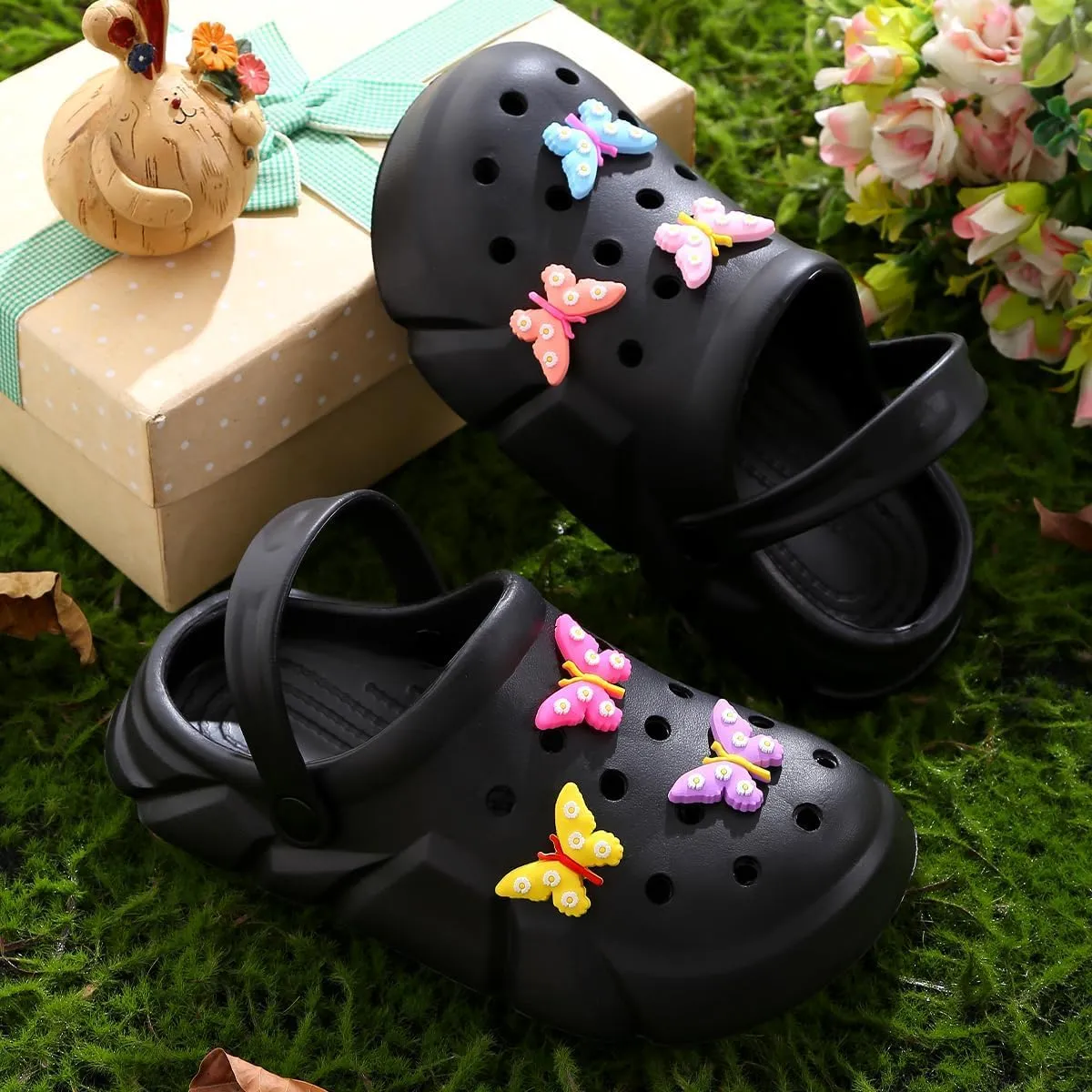 Cute Butterfly-Themed Lightweight Girls' Clogs, Platform Soft Sole Closed Toe EVA Home Garden Clog Shoes, Two-Way Wear Breathable Beach Clogs, Trendy Non-Slip Slip-On Sandals for Outdoor Indoor