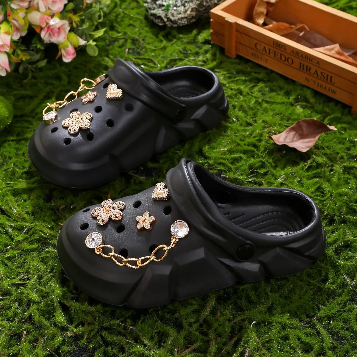 Cute Butterfly-Themed Lightweight Girls' Clogs, Platform Soft Sole Closed Toe EVA Home Garden Clog Shoes, Two-Way Wear Breathable Beach Clogs, Trendy Non-Slip Slip-On Sandals