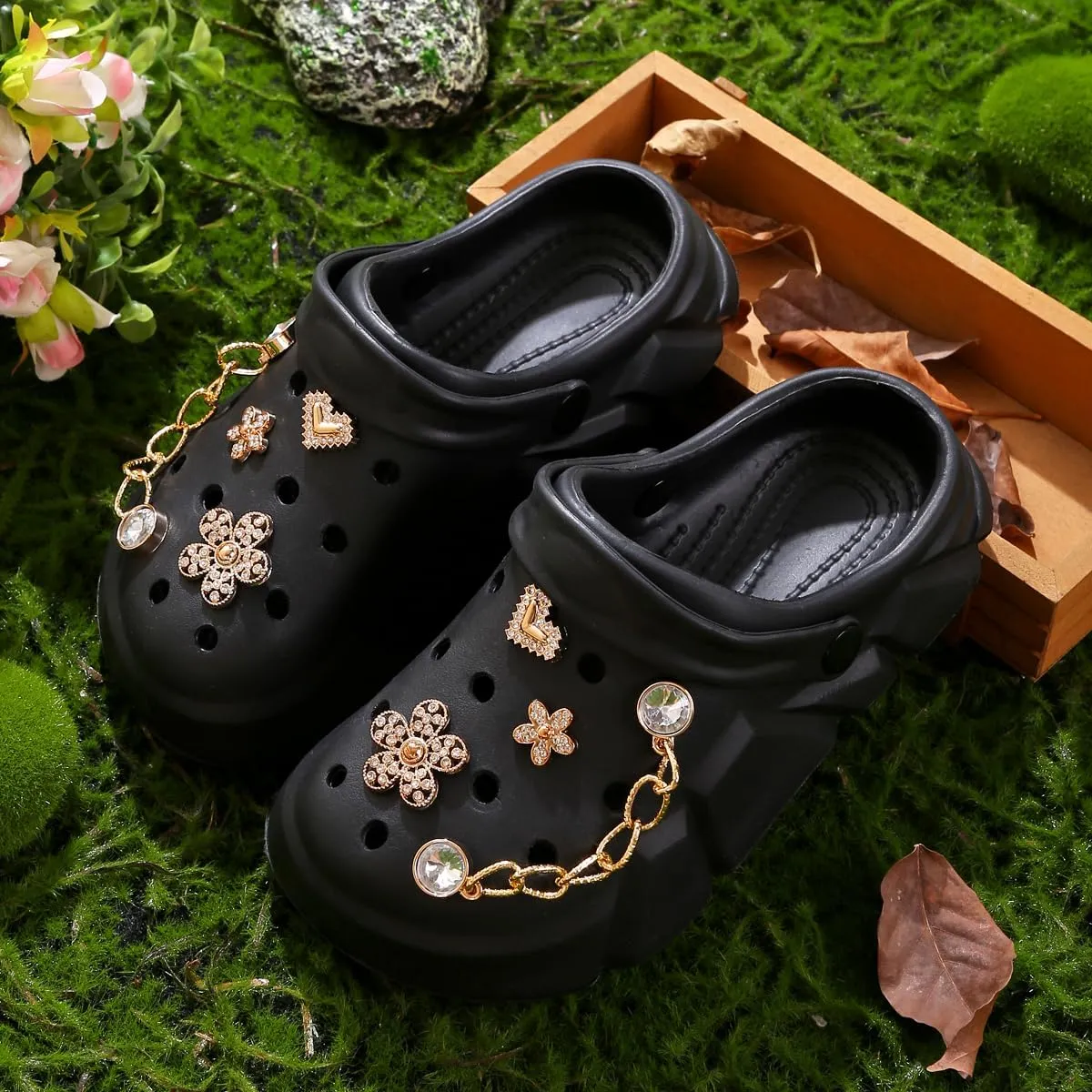 Cute Butterfly-Themed Lightweight Girls' Clogs, Platform Soft Sole Closed Toe EVA Home Garden Clog Shoes, Two-Way Wear Breathable Beach Clogs, Trendy Non-Slip Slip-On Sandals