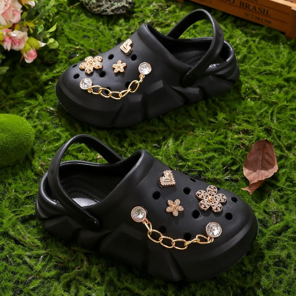 Cute Butterfly-Themed Lightweight Girls' Clogs, Platform Soft Sole Closed Toe EVA Home Garden Clog Shoes, Two-Way Wear Breathable Beach Clogs, Trendy Non-Slip Slip-On Sandals