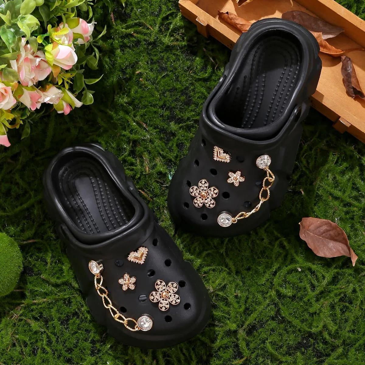 Cute Butterfly-Themed Lightweight Girls' Clogs, Platform Soft Sole Closed Toe EVA Home Garden Clog Shoes, Two-Way Wear Breathable Beach Clogs, Trendy Non-Slip Slip-On Sandals