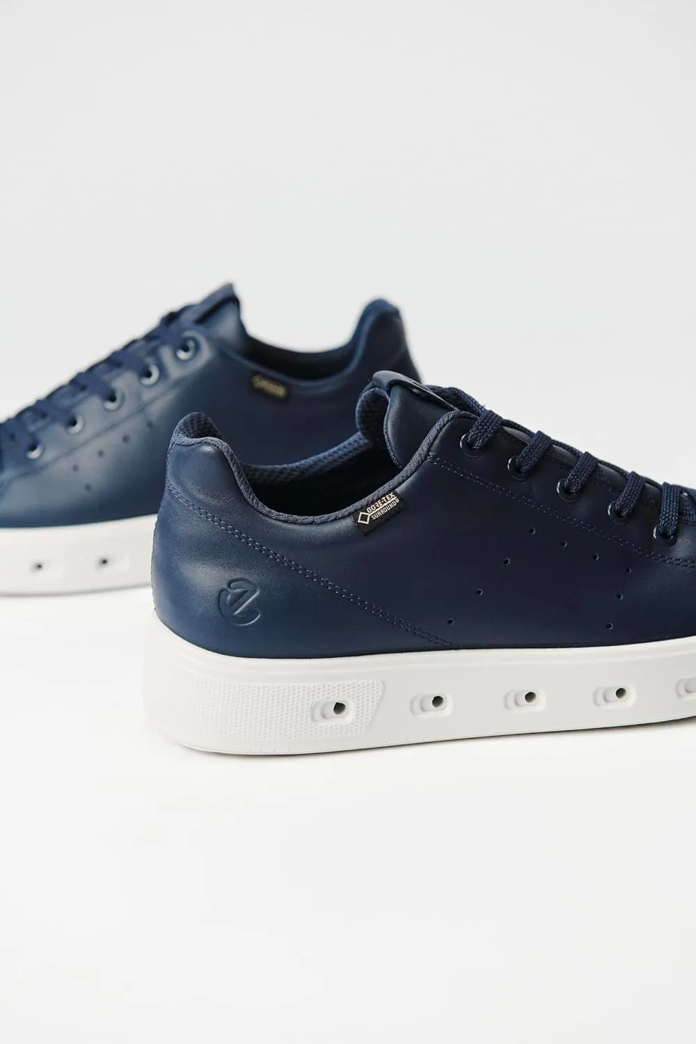 ECCO Men's Street 720 Vented Gore-tex Waterproof Retro Sneaker