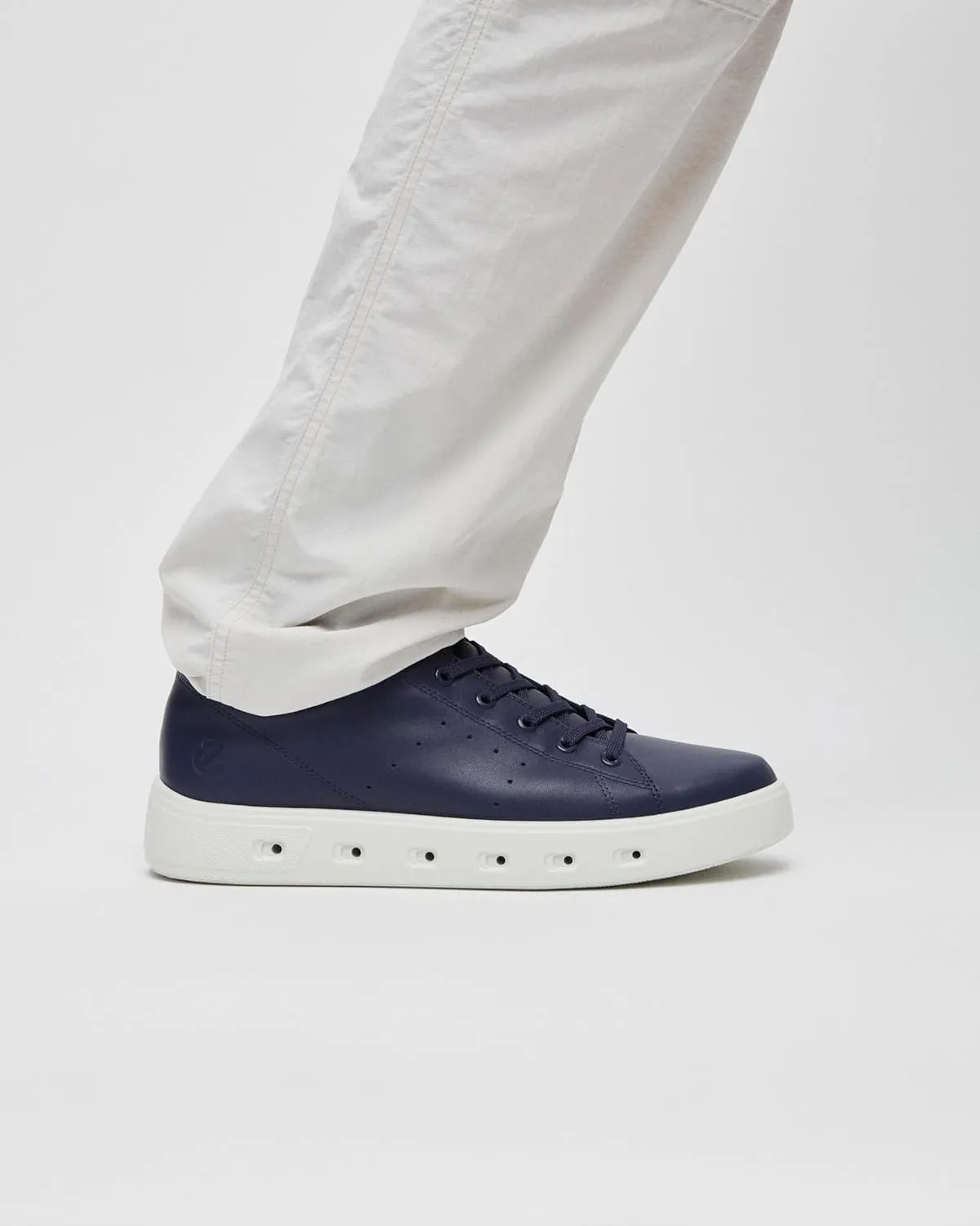 ECCO Men's Street 720 Vented Gore-tex Waterproof Retro Sneaker