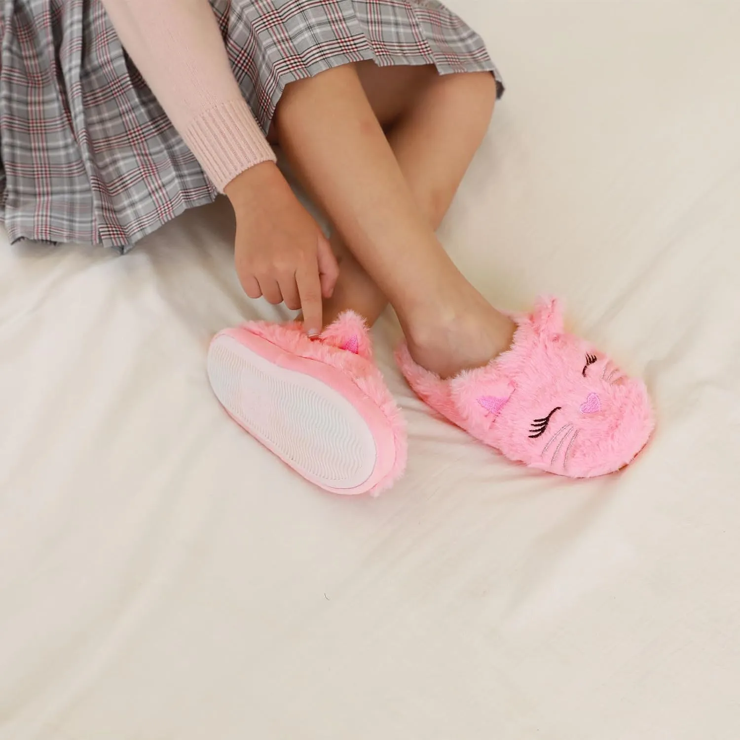 Fuzzy Cat Slippers for Girls, Funny Animal House Shoes with Soft Memory Foam, Comfy Plush Warm Slip-on Slippers
