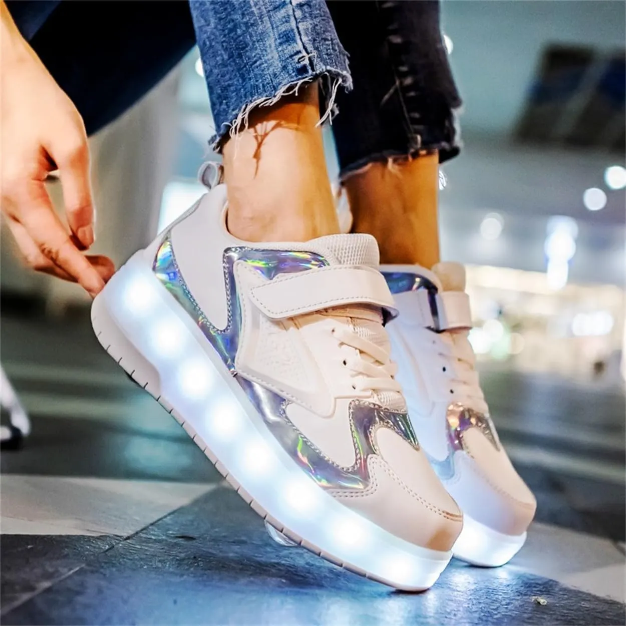 Unisex Roller Shoes Kids Sparkling Wheels Shoes Girls Light up Roller Skates Sneakers Boys Rechargeable Flashing Sneakers for Gift