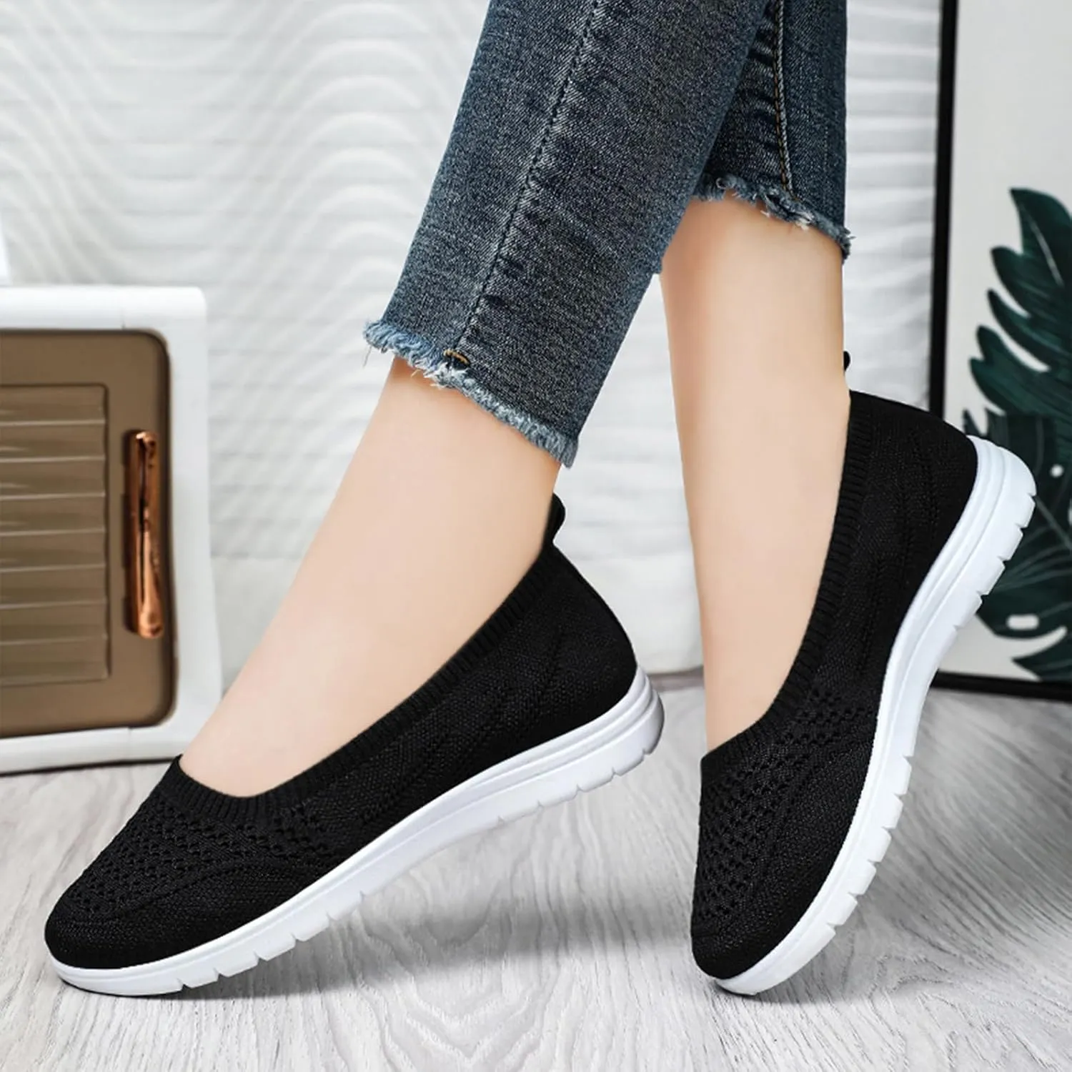 Women's Knitted Slip On Orthopedic Walking Shoes Breathable Mesh Round Toe Low Top Flat Shoes Soft Sole Non-Slip Sneakers Loafers Comfortable Lightweight
